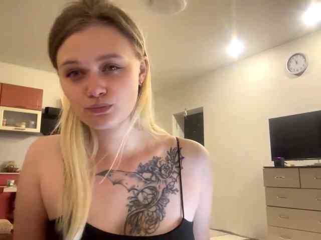 LoritaWhisted webcam