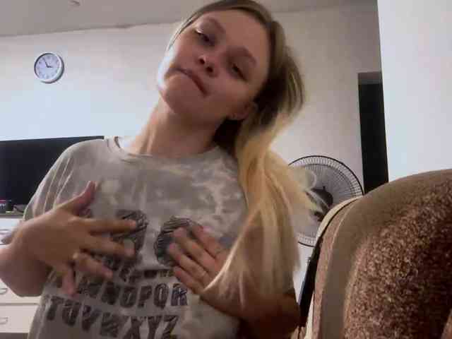 LoritaWhisted webcam