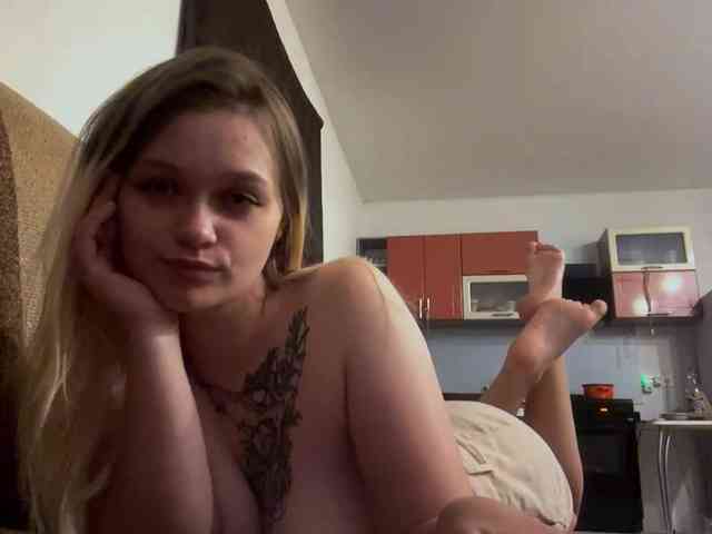 LoritaWhisted webcam