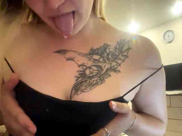LoritaWhisted webcam
