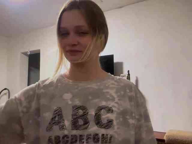LoritaWhisted webcam