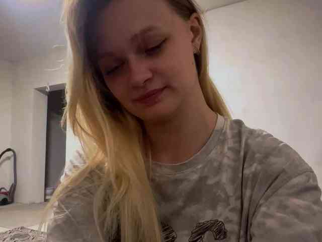 LoritaWhisted webcam