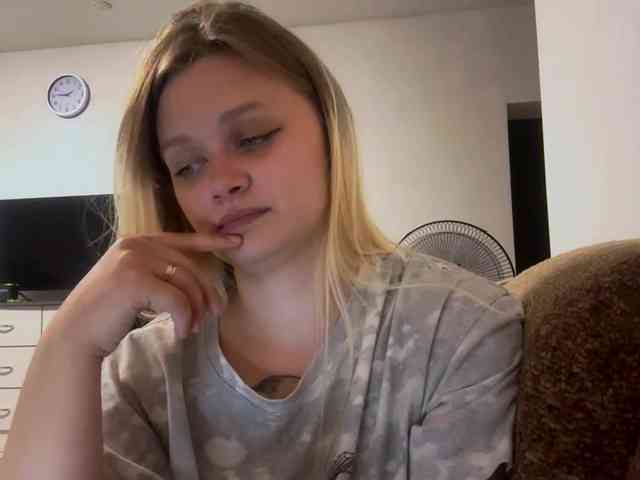 LoritaWhisted webcam