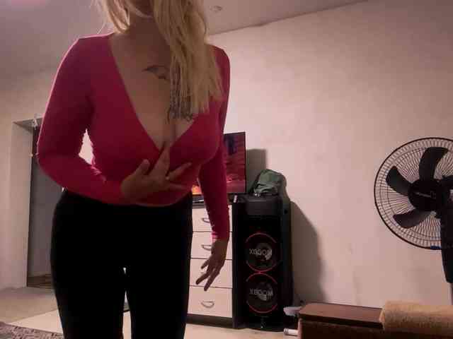 LoritaWhisted webcam