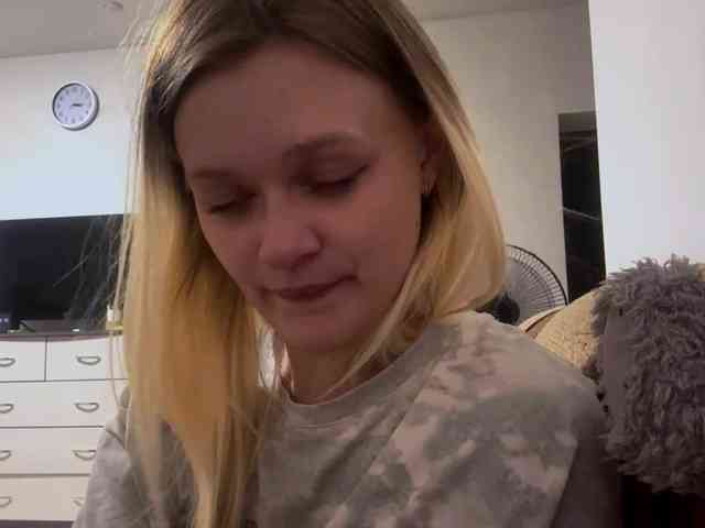 LoritaWhisted webcam