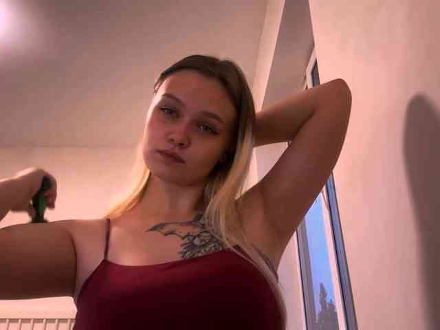 LoritaWhisted webcam