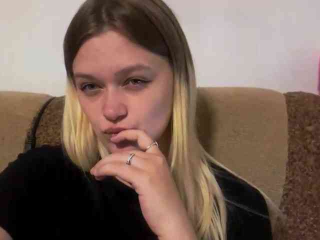 LoritaWhisted webcam