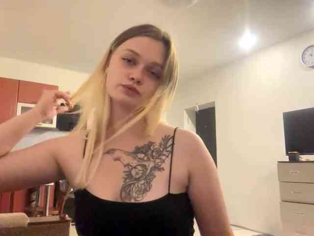 LoritaWhisted webcam