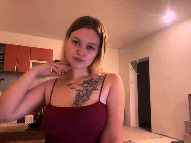 LoritaWhisted webcam