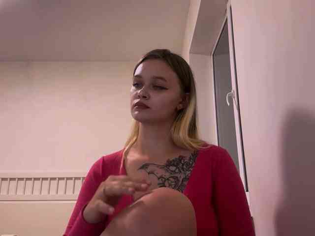 LoritaWhisted webcam