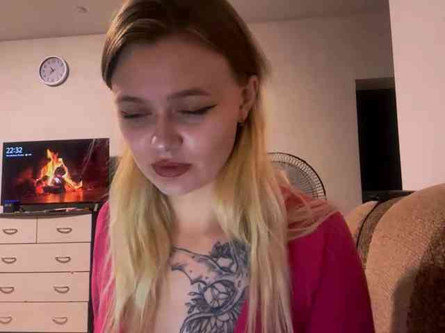 LoritaWhisted webcam