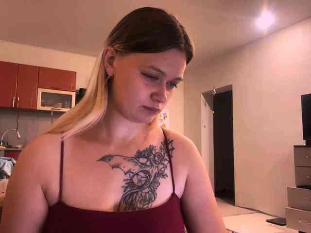 LoritaWhisted webcam