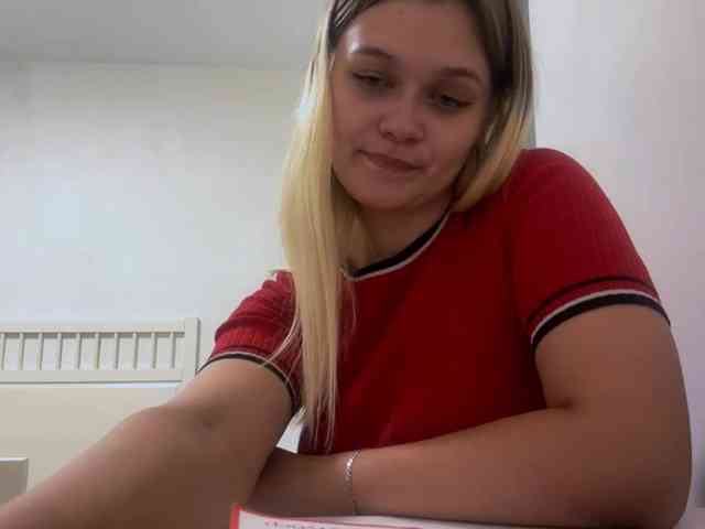 LoritaWhisted webcam