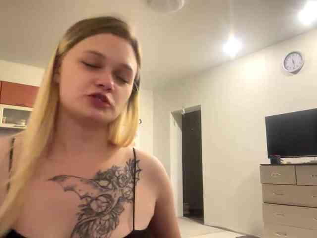 LoritaWhisted webcam