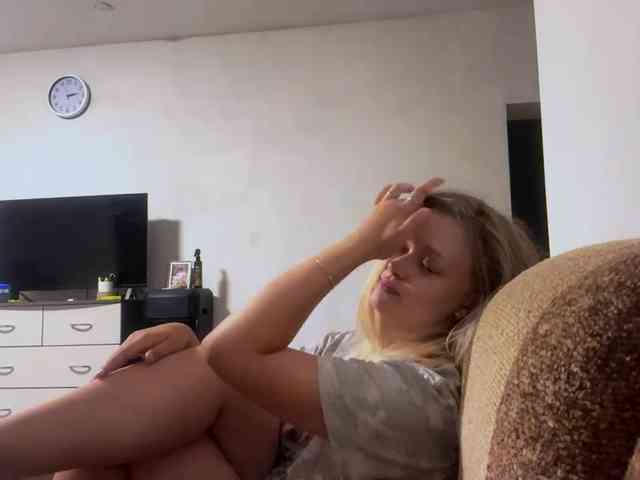 LoritaWhisted webcam
