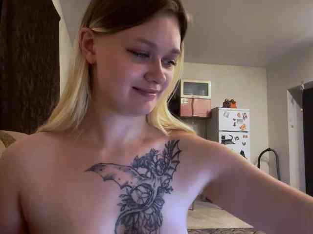 LoritaWhisted webcam