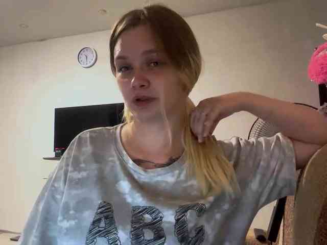 LoritaWhisted webcam