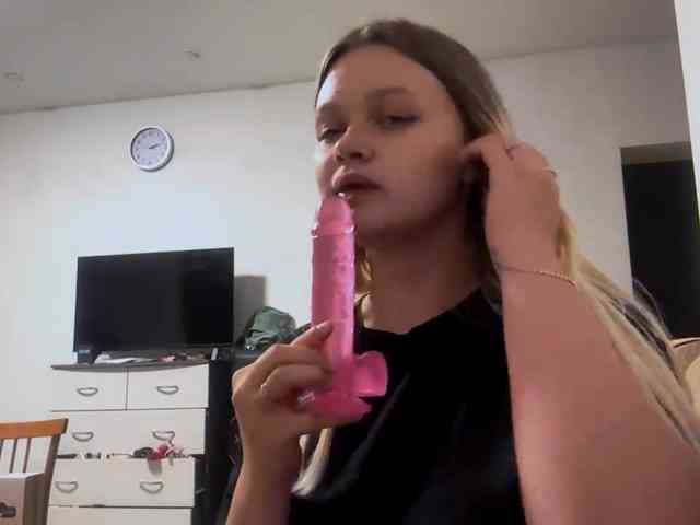 LoritaWhisted webcam