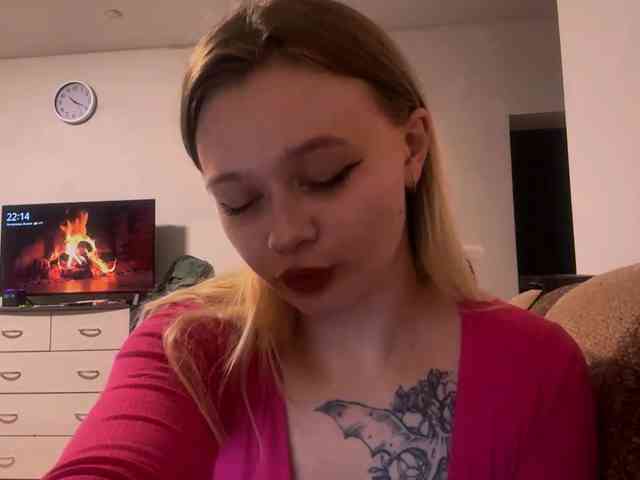 LoritaWhisted webcam