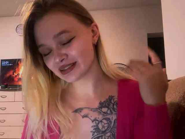 LoritaWhisted webcam