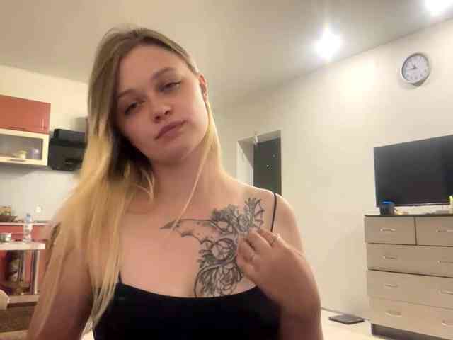 LoritaWhisted webcam