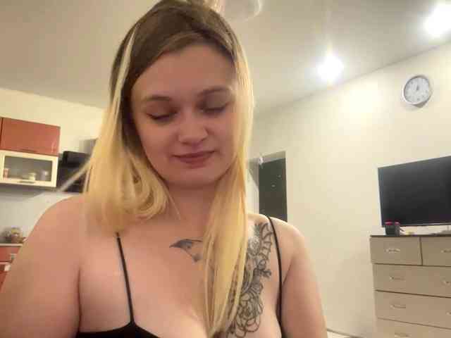 LoritaWhisted webcam