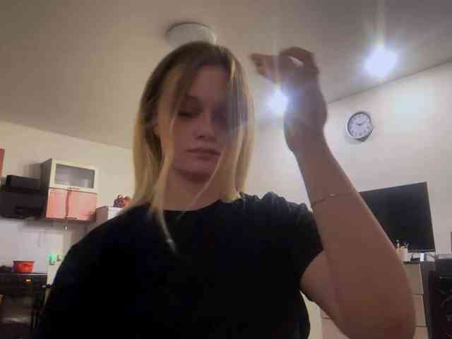 LoritaWhisted webcam