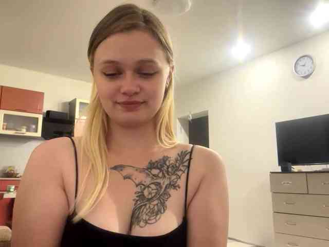 LoritaWhisted webcam