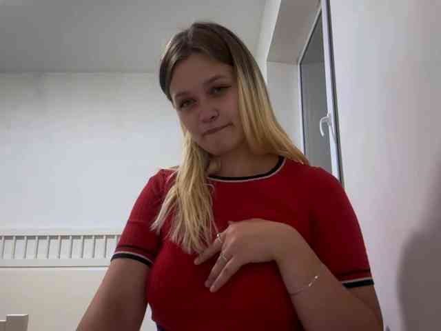 LoritaWhisted webcam