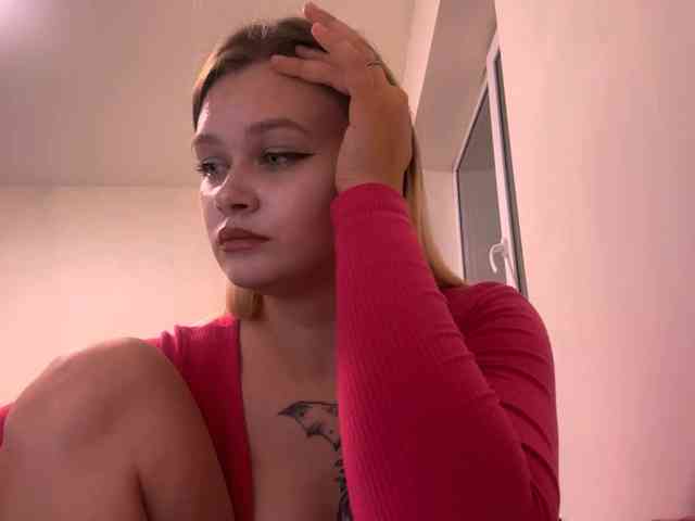 LoritaWhisted webcam