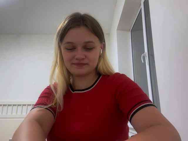 LoritaWhisted webcam