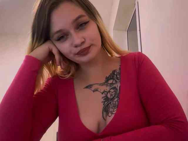 LoritaWhisted webcam