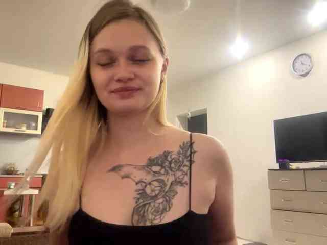 LoritaWhisted webcam