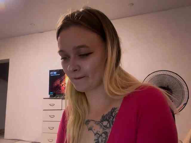 LoritaWhisted webcam