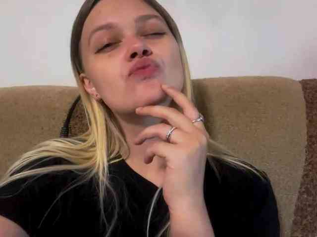 LoritaWhisted webcam