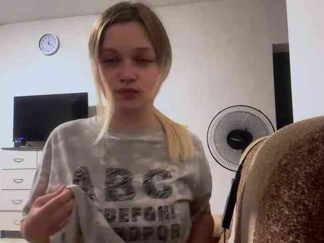 LoritaWhisted webcam
