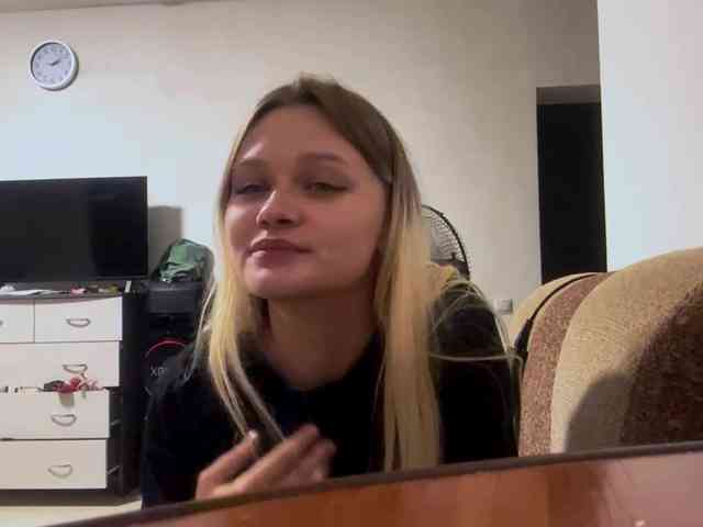 LoritaWhisted webcam