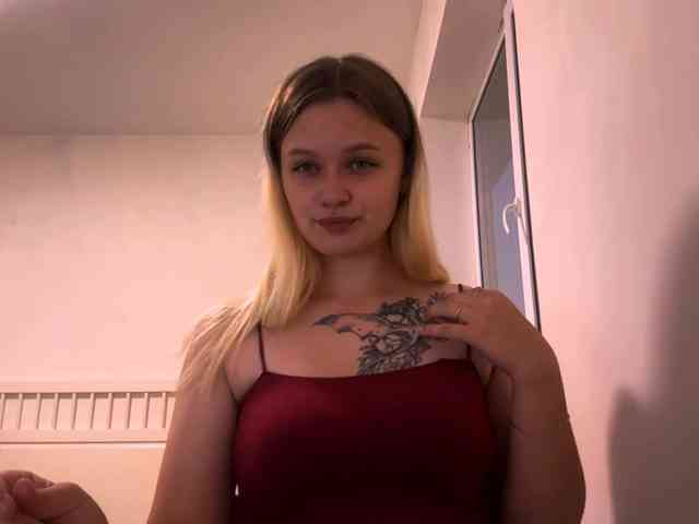 LoritaWhisted webcam
