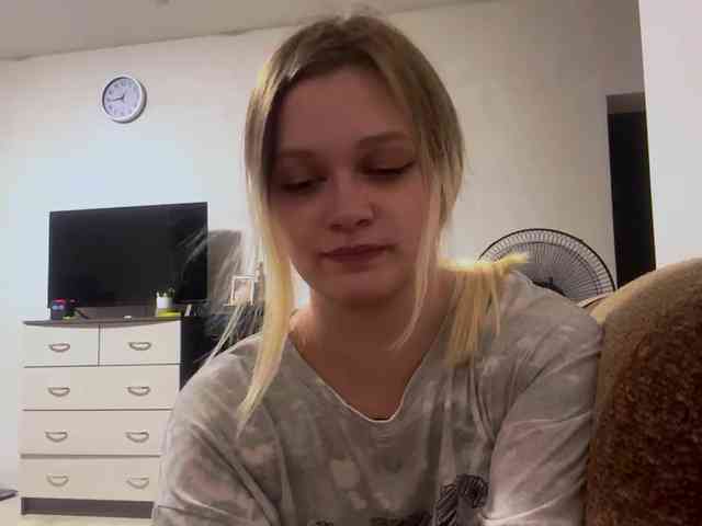 LoritaWhisted webcam