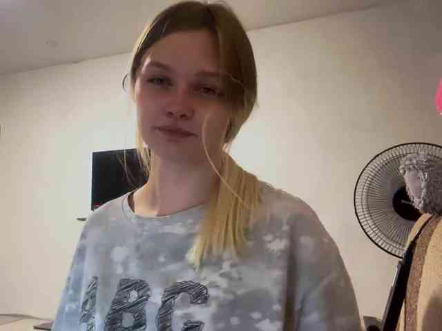 LoritaWhisted webcam