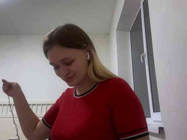 LoritaWhisted webcam