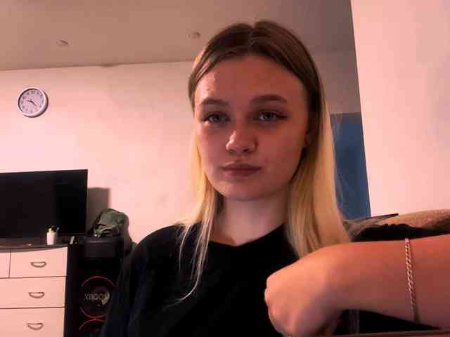 LoritaWhisted webcam