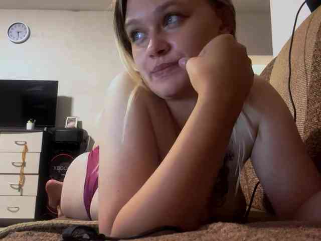 LoritaWhisted webcam
