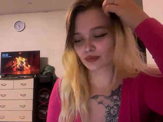 LoritaWhisted webcam