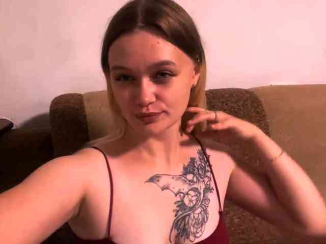 LoritaWhisted webcam