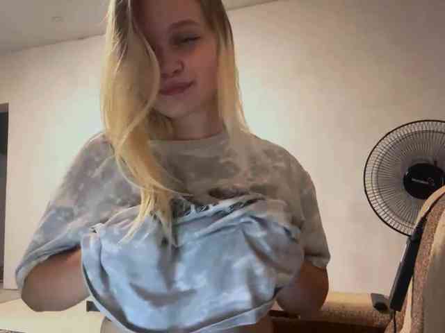 LoritaWhisted webcam