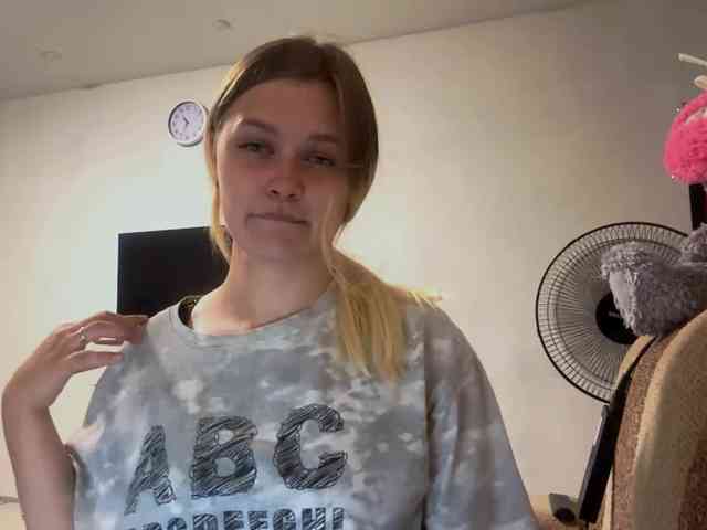 LoritaWhisted webcam