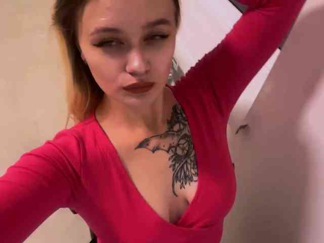 LoritaWhisted webcam