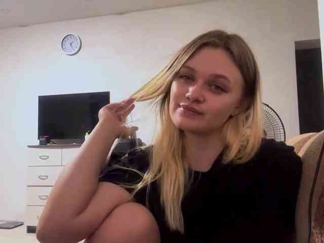 LoritaWhisted webcam