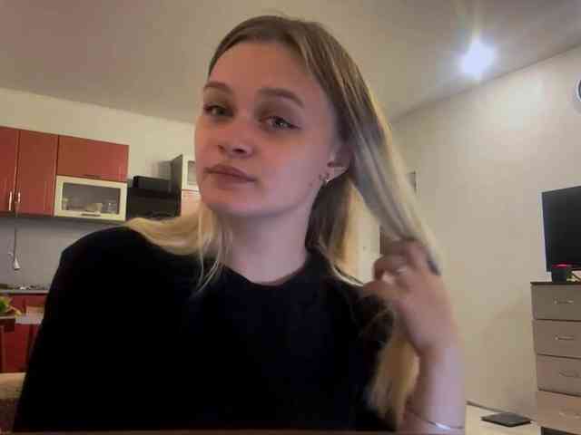 LoritaWhisted webcam